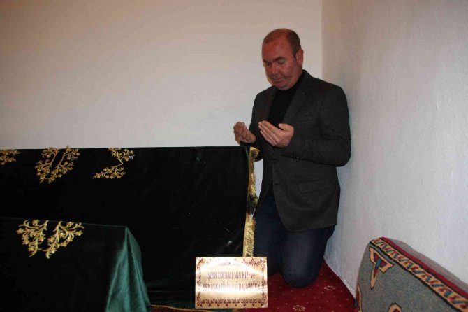 O Yarışma Sonrası Osman Gazi’nin Eşi Bala Hatun’un Türbesine Ziyaretçi Akını