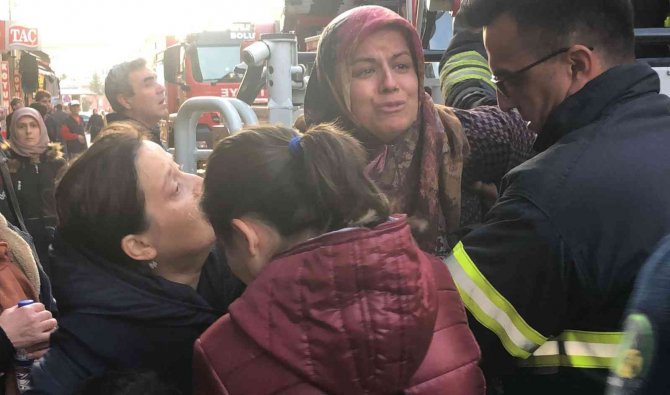 Bodrum Katta Yangın Çıktı, Mahsur Kalan Kadını İtfaiye Kurtardı