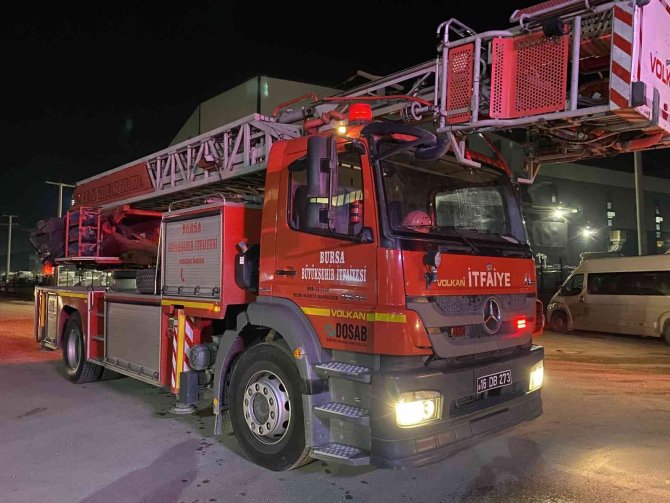 Fabrikanın Bacası Alev Aldı, Faciadan Dönüldü