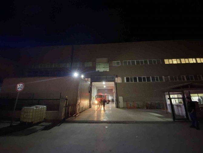 Fabrikanın Bacası Alev Aldı, Faciadan Dönüldü