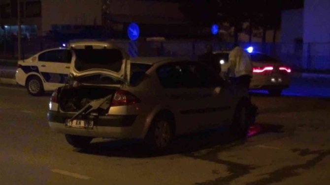 Hafif Ticari Araç Ve Otomobil Çarpıştı: 4 Yaralı