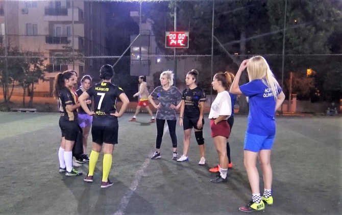 Kadınlar Günde Değil, Halı Sahada Buluşuyor