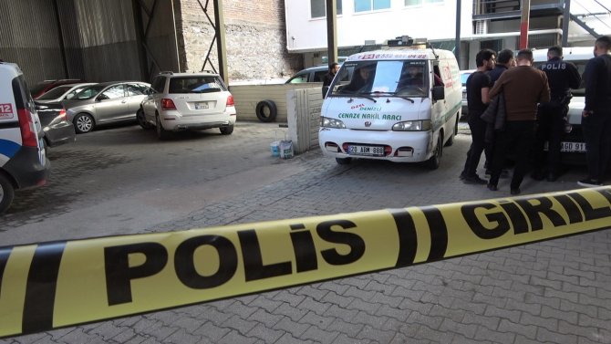 İ̇ş Hanın 7. Katından Aracın Üzerine Düşen Kadın Hayatını Kaybetti