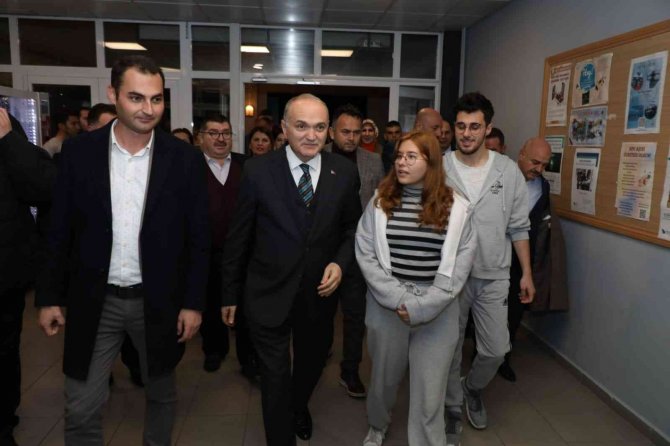 Başkan Özlü Üniversite Öğrencileri İle Buluştu