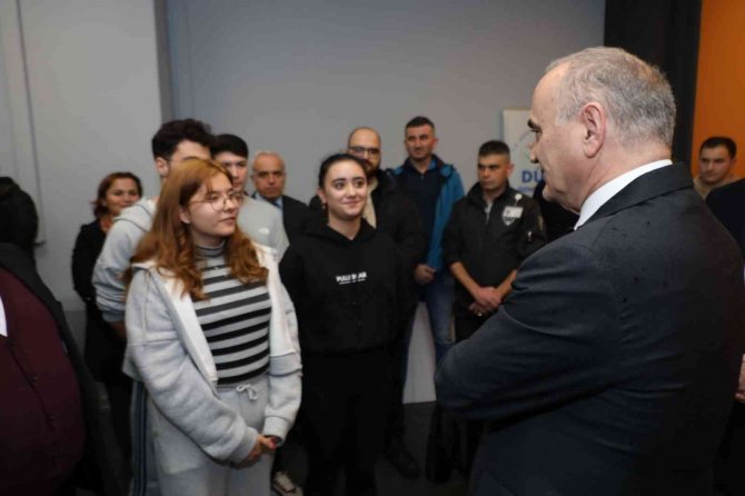 Başkan Özlü Üniversite Öğrencileri İle Buluştu