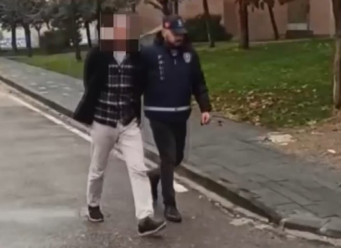 Otobüs Duraklarında Yankesicilik Yapan Şahıs Tutuklandı