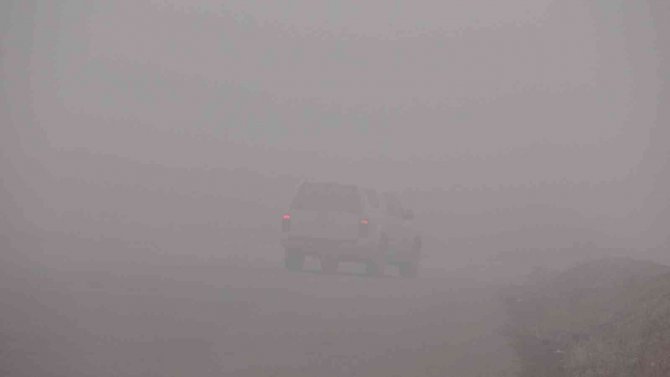 Yüksekova’da Yoğun Sis: Görüş Mesafesi 5 Metreye Düştü