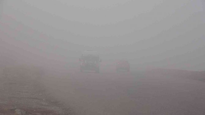Yüksekova’da Yoğun Sis: Görüş Mesafesi 5 Metreye Düştü