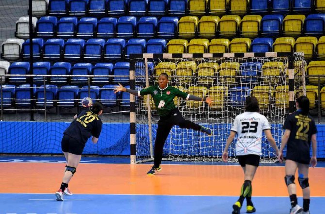 Konyaaltı Sk Devre Arasına Galibiyetle Girdi