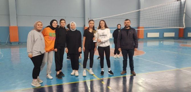 Hisarcık Anadolu Lisesi’nde Voleybol Turnuvası