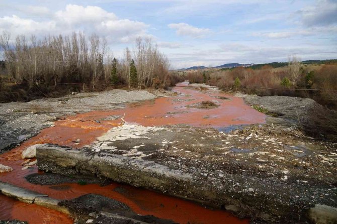 Kastamonu’da Çayın Rengi Kahverengine Dönüştü