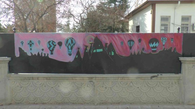 Sanatla Okullarını Güzelleştiriyorlar