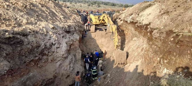 Kilis’te Su Kanalı Kazısında 2 İşçi Toprak Altında Kaldı