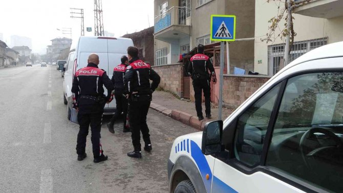 Ağabeyini Tüfekle Yaraladı, Polis Merkezine Giderek Teslim Oldu