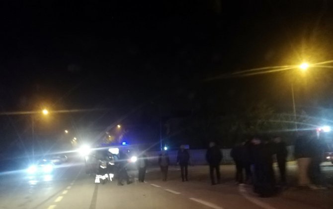 Servis Aracı İle Hafif Ticari Araç Çarpıştı: 1 Yaralı