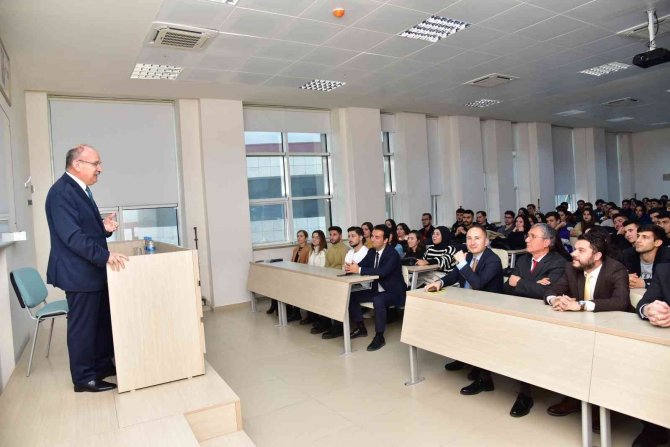 Vali Karadeniz Deneyimlerini Öğrencilerle Paylaştı