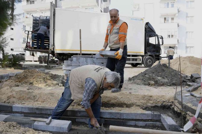Kuşadası’nda Yol Çalışmaları Devam Ediyor