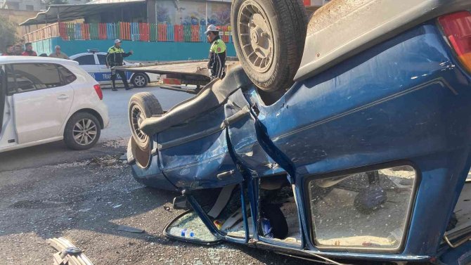 Otomobiller Çarpıştı, Biri Ters Döndü: O Anlar Kamerada
