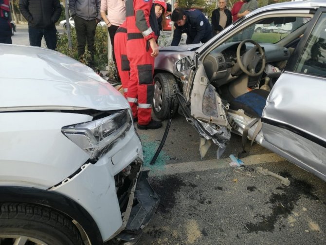 Kırmızı Işık İhlali Kaza Getirdi: 6 Yaralı
