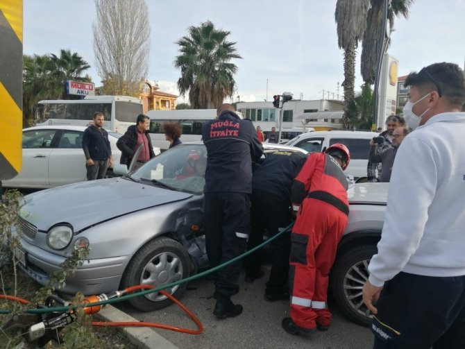 Kırmızı Işık İhlali Kaza Getirdi: 6 Yaralı