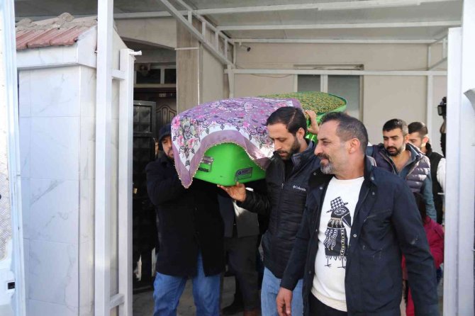 Minik Nur Elif’i Öldüren, Ağabeylerini İse Aç Bırakan Hala İle Amca Adliyede