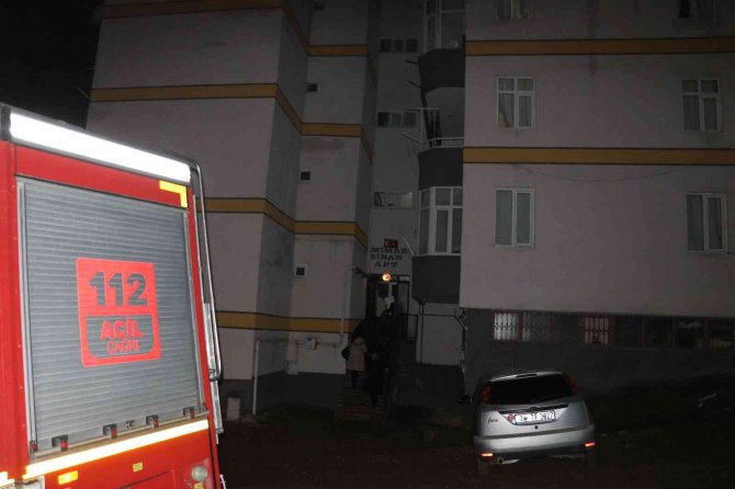 Esrarengiz Koku Ekipleri Harekete Geçirdi, Etkilenen 6 Kişiye Sağlık Ekibi Müdahale Etti