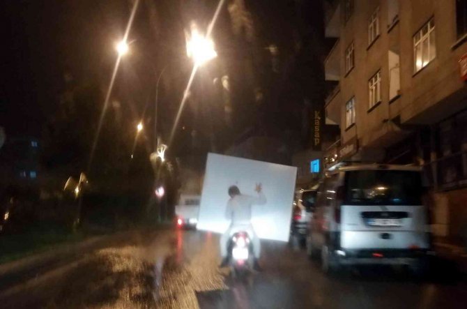 Motosikletle Tehlikeli Yolculuk