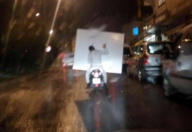 Motosikletle Tehlikeli Yolculuk