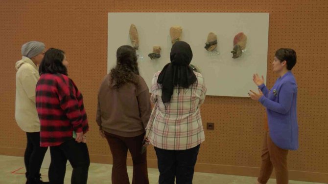 Atık Camlara Dokundu, Ortaya Çıkan Eserler İle Sergi Açtı