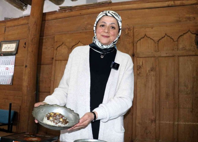 Bin Yıllık Tescilli Pilavın Yanlış Yapılmasına Divriğililer Tepki Gösterdi