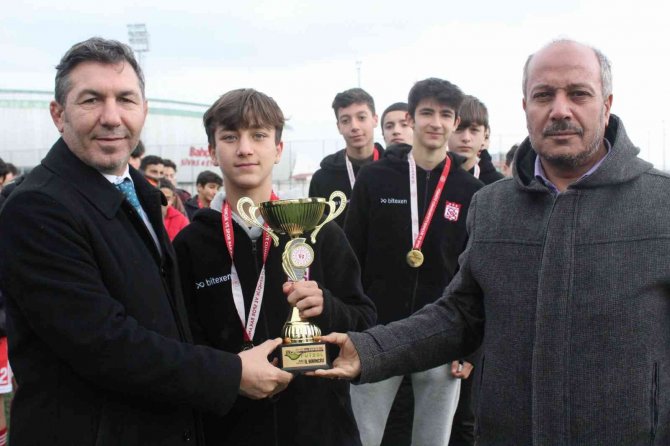 Okullar Arası Futbolda Şampiyonlar Belli Oldu