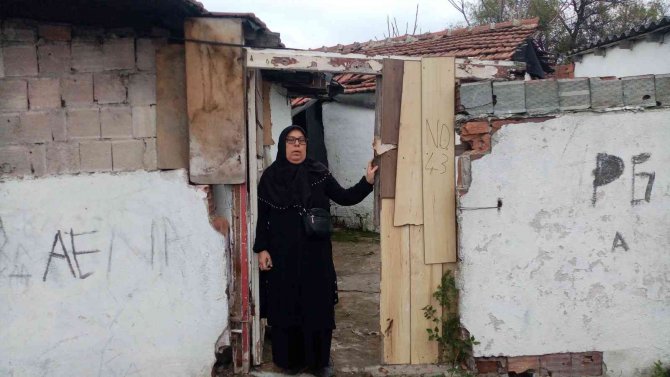 Kayıp Engelli Oğlunu Arayan Kadın Zor Günler Geçiriyor