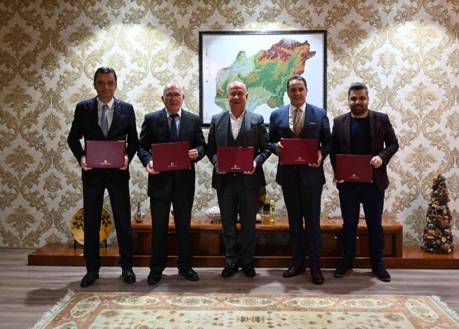 Uşak Üniversitesi İle Liseler Arasında Sosyal Ve Bilimsel İşbirliği Protokolü İmzalandı