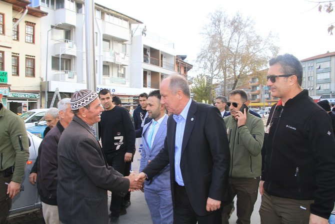 Muharrem İ̇nce Kula’da Esnaf Ziyareti Yaptı