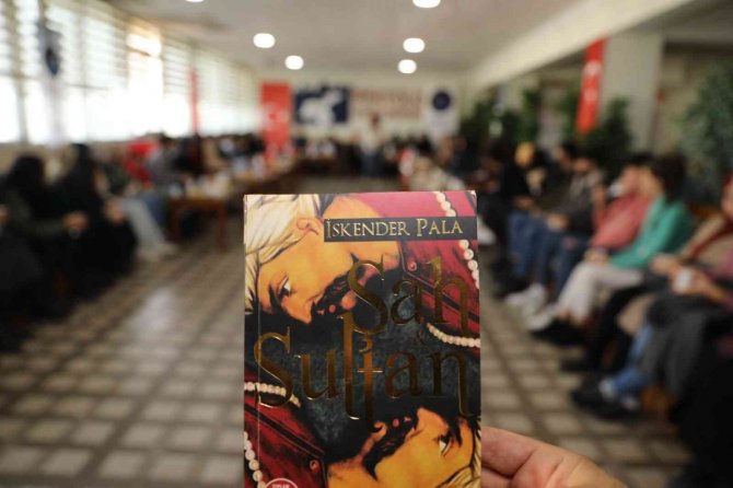 İ̇pekyolu’nda Kitap Tahlil Programı Devam Ediyor