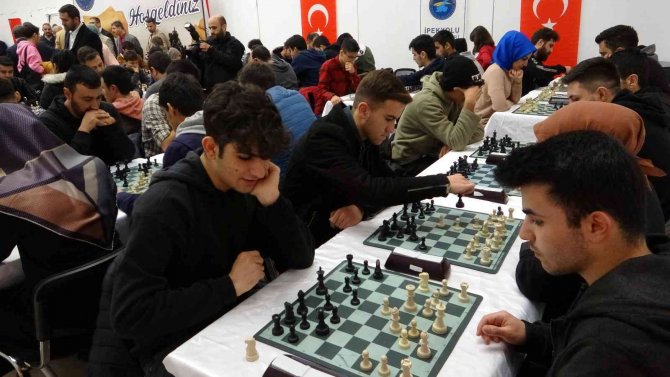 Van’da Ödüllü Satranç Turnuvası Başladı