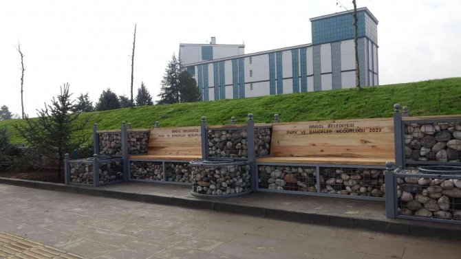 Genç Caddesi’ndeki Yürüyüş Ve Dinlenme Alanı Tamamlandı