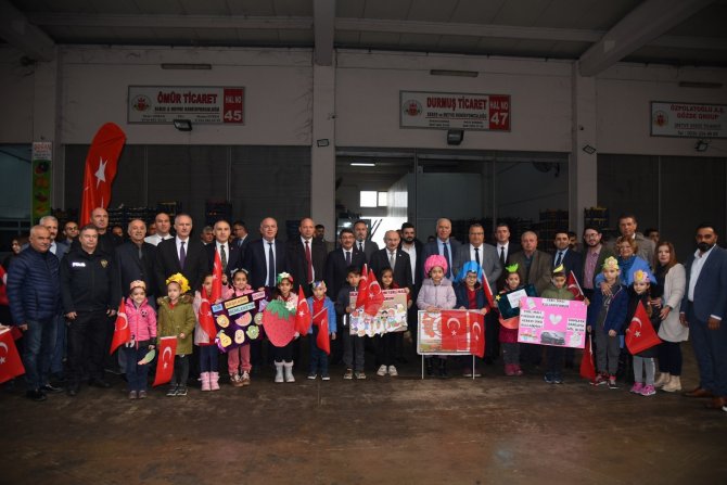 Yerli Malı Haftasında Öğrencileri Sevindirdiler