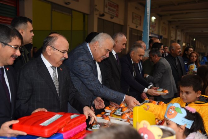 Yerli Malı Haftasında Öğrencileri Sevindirdiler