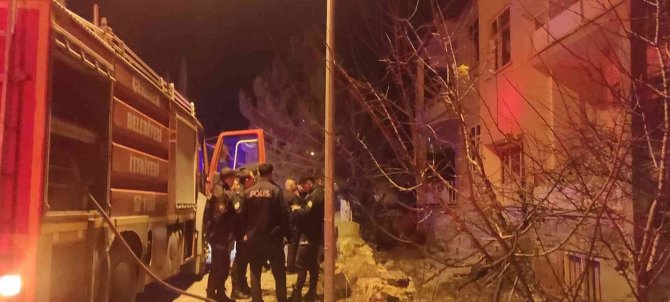 Çatı Katı Yangını Paniğe Neden Oldu
