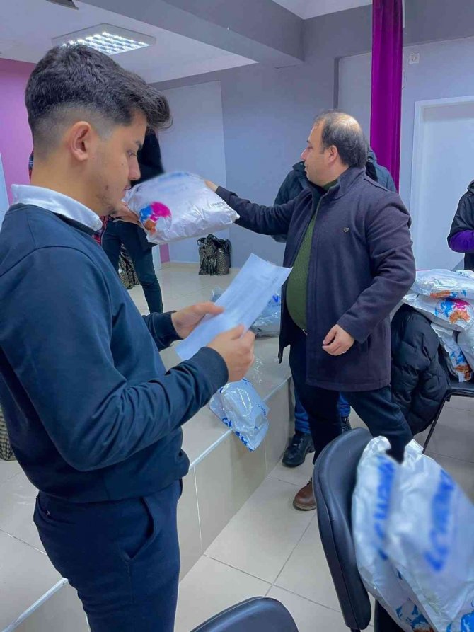Zbeü Öğrencilerinden ‘Kardeşim Üşümesin’ Projesi