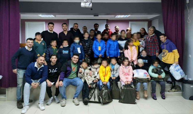 Zbeü Öğrencilerinden ‘Kardeşim Üşümesin’ Projesi