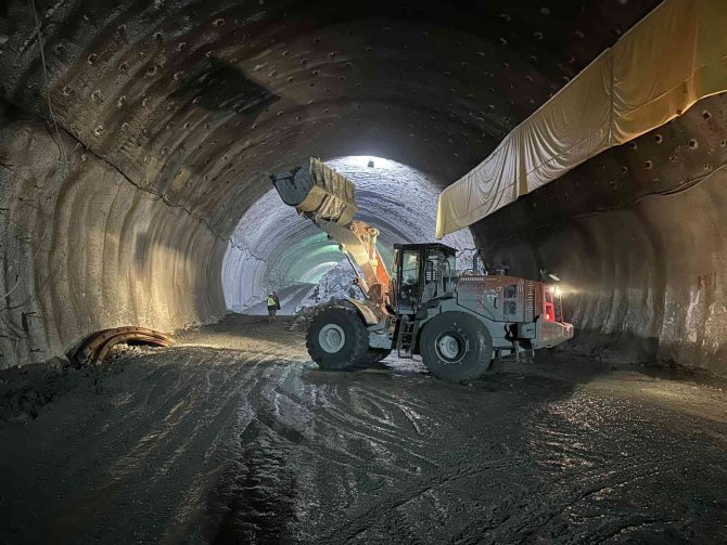 Muslu-filyos Arasındaki Tünel Çalışmaları Sürüyor