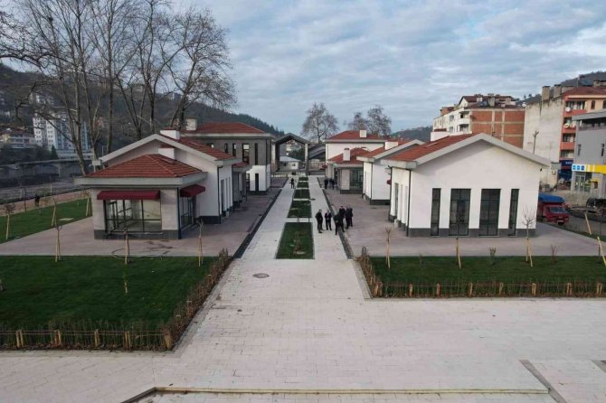 Sel Felaketindeki Bozkurt’ta İş Yeri Sahipleri Meydanındaki Dükkanlarına Kavuştu