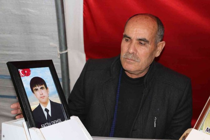 Ailelerin Evlat Nöbeti Bin 202 Gündür Kararlılıkla Devam Ediyor