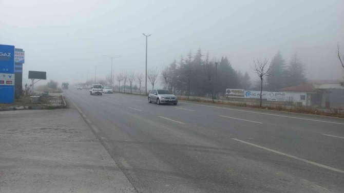 Afyonkarahisar Sisli Havaya Uyandı