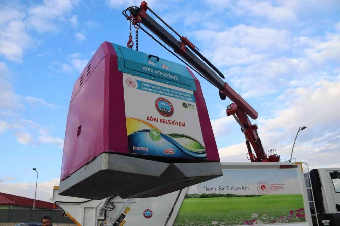 Ağrı’da 3 Bin Litre Kapasiteli Yer Üstü Konteynırlar Yerleştirildi