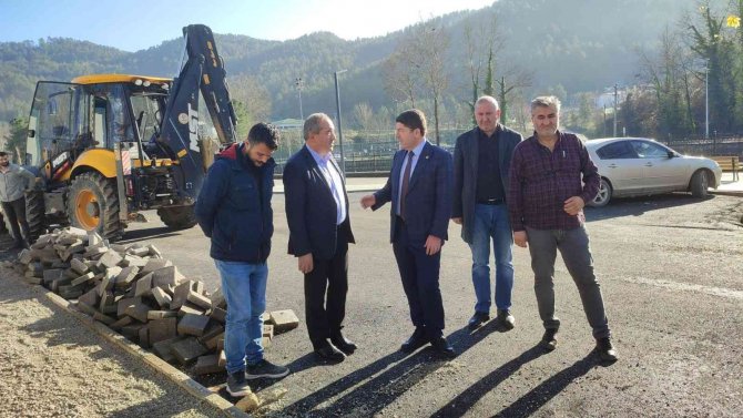 Tunç: "Cumhurbaşkanımızın Siirt’te Okuduğu Şiirle, İ̇mamoğlu’nun Hakimlere Hakaretini Eş Tutamayız”