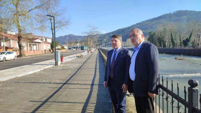 Tunç: "Cumhurbaşkanımızın Siirt’te Okuduğu Şiirle, İ̇mamoğlu’nun Hakimlere Hakaretini Eş Tutamayız”