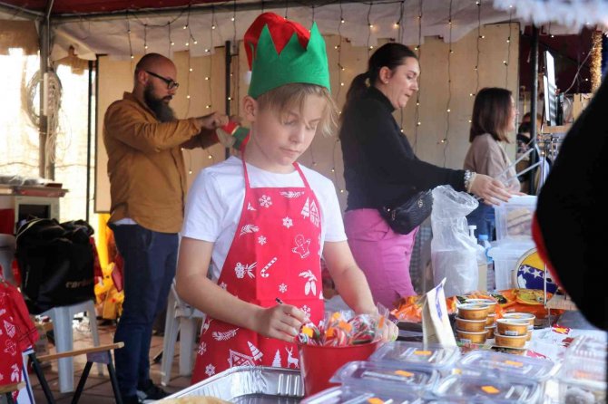 Alanya’da Uluslararası Yeni Yıl Pazarı Yoğunluğu
